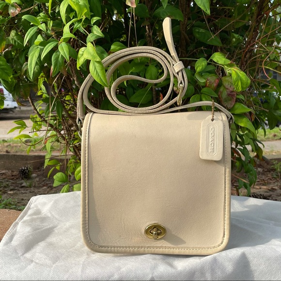 Coach Handbags - Coach Vintage Court Companion Crossbody bag
